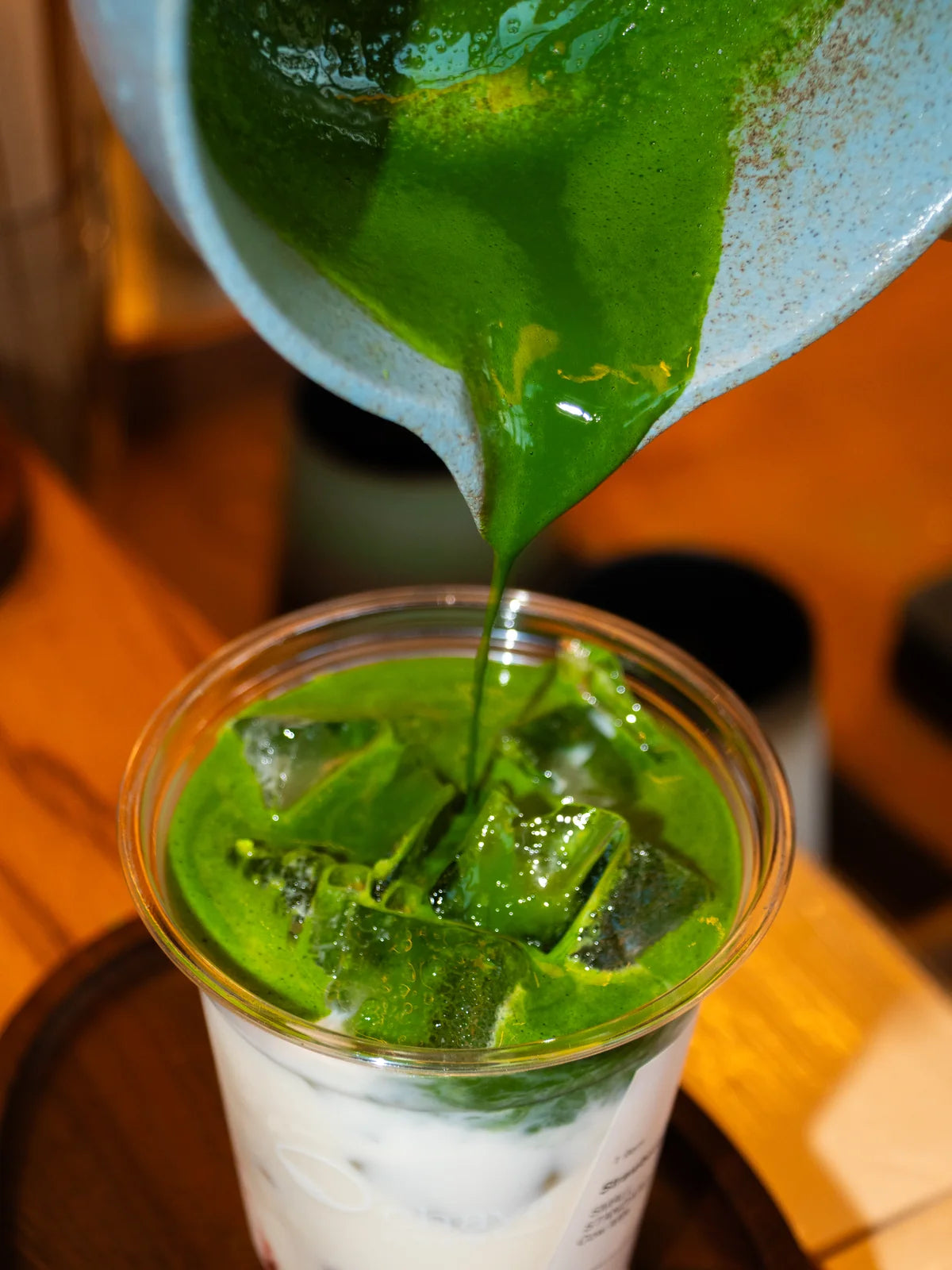 Matchalatte laget med Ochaya-matcha for profesjonell servering
